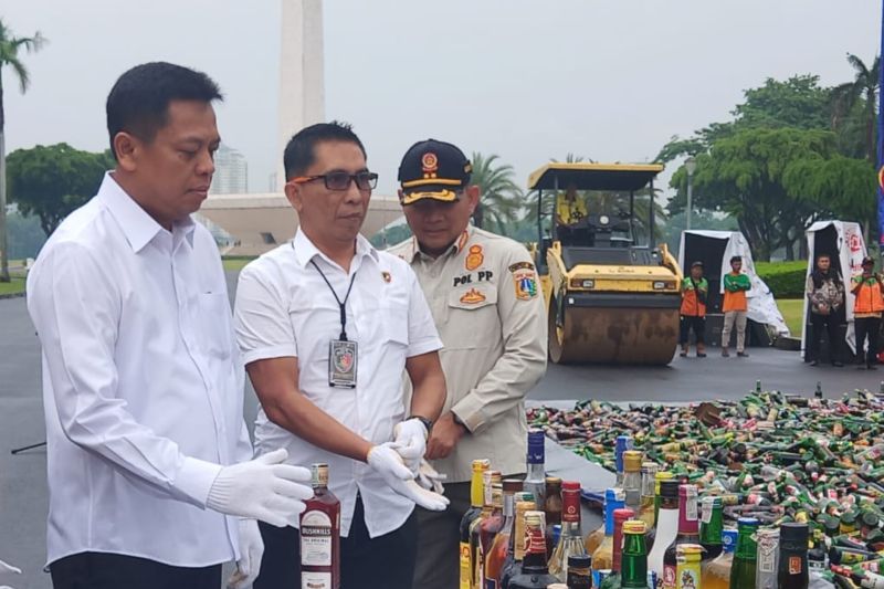 DKI gandeng Kodam dan BIN untuk operasi rutin minuman keras ilegal DKI gandeng Kodam dan BIN untuk operasi rutin minuman keras ilegal