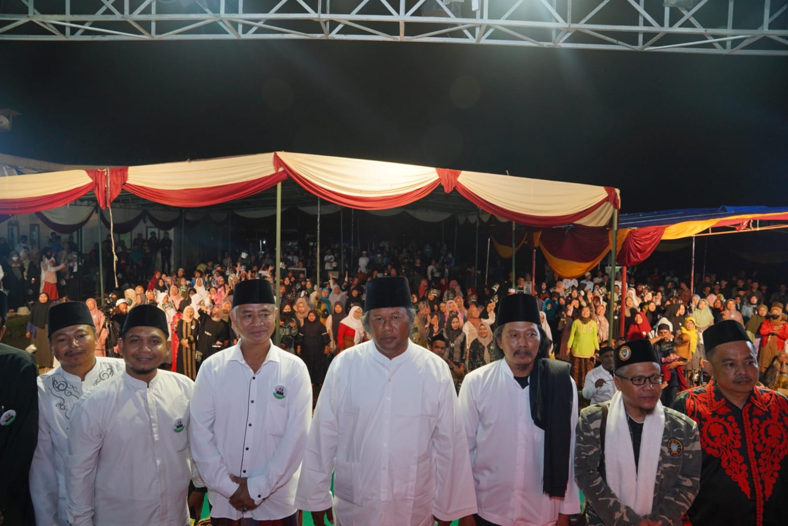 Ribuan warga Tasikmalaya gelar Sholawat Akbar untuk Ganjar-Mahfud Ribuan warga Tasikmalaya gelar Sholawat Akbar untuk Ganjar-Mahfud