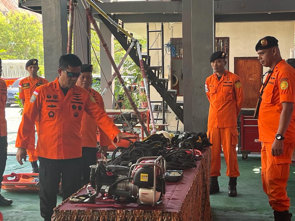 Kabasarnas minta personel SAR Jayapura tingkatkan profesionalisme