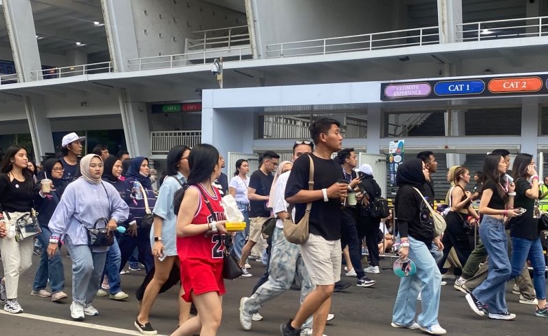 Penonton Coldplay berlarian padati GBK jelang konser