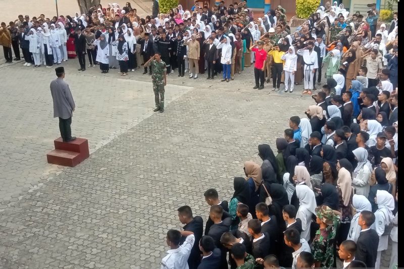 Siswa di Palembang kenakan seragam profesi di Hari Pahlawan Siswa di Palembang kenakan seragam profesi di Hari Pahlawan