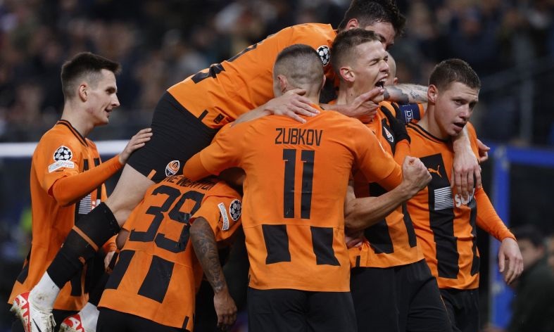 Shakhtar berikan kekalahan perdana di Liga Champions untuk Barcelona Shakhtar berikan kekalahan perdana di Liga Champions untuk Barcelona