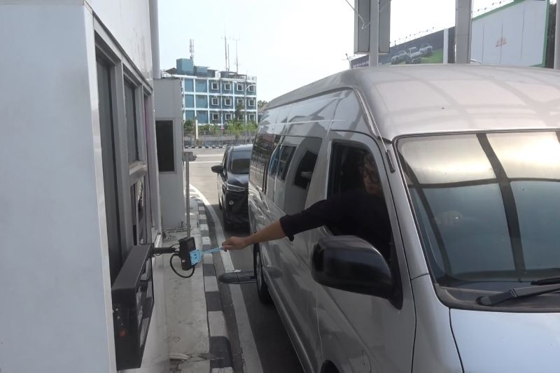 Bandara I Gusti Ngurah Rai mulai wajibkan bayar parkir dengan kartu di jam tertentu Bandara I Gusti Ngurah Rai mulai wajibkan bayar parkir dengan kartu di jam tertentu