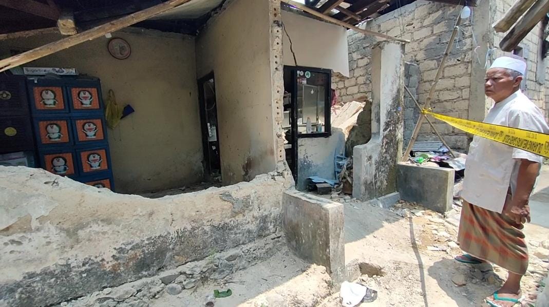 Akibat gas bocor, tiga orang di Bogor dilarikan ke rumah sakit alami luka bakar Akibat gas bocor, tiga orang di Bogor dilarikan ke rumah sakit alami luka bakar