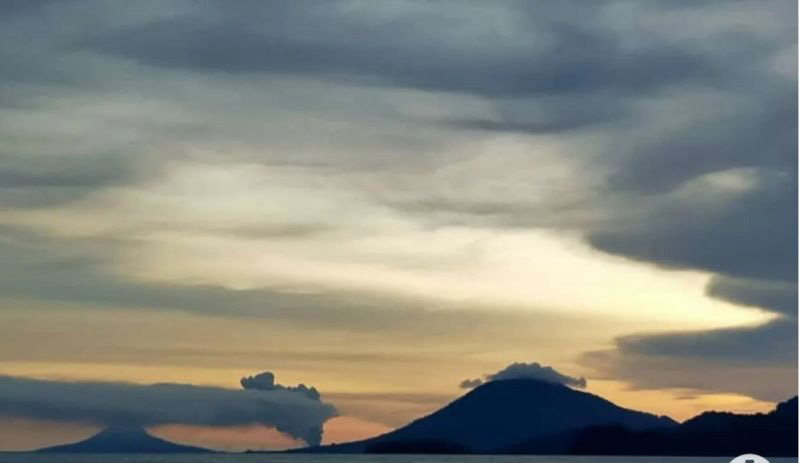 Gunung Anak Krakatau meletus 9 kali pada Selasa Gunung Anak Krakatau meletus 9 kali pada Selasa