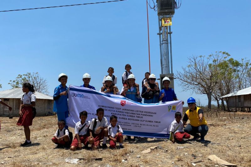 PLN terangi 22 desa dan 18 dusun di Pulau Sumba NTT