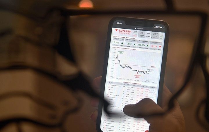 IHSG ditutup melemah, pasar wait and see risalah FOMC The Fed