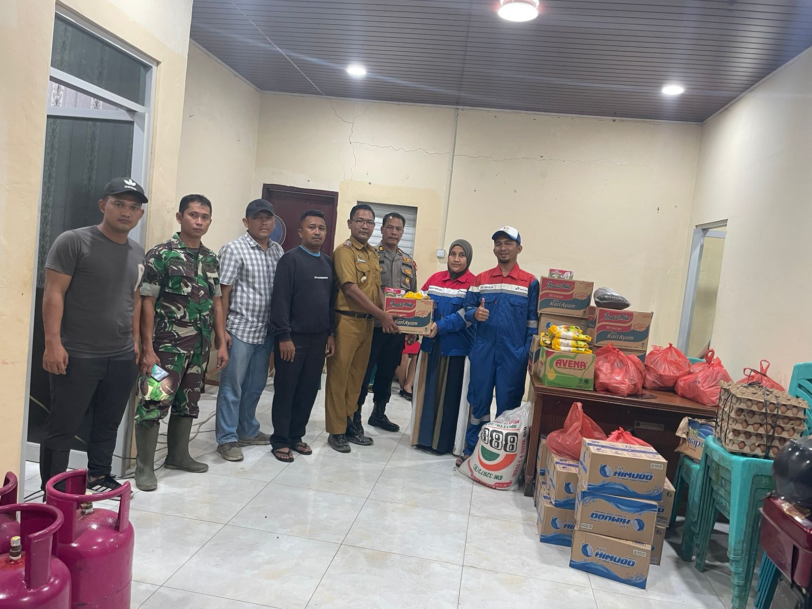 Pertamina Patra Niaga Sumbagut bantu warga terdampak illegal tapping pipa penyalur BBM Pertamina Patra Niaga Sumbagut bantu warga terdampak illegal tapping pipa penyalur BBM