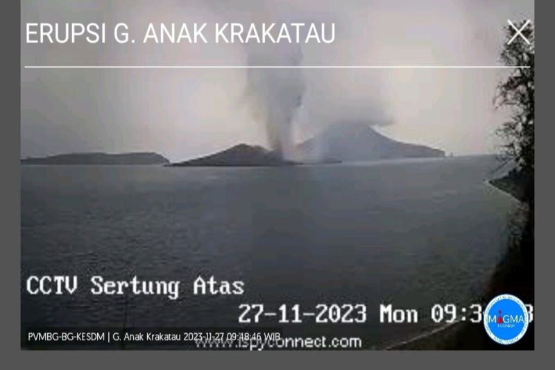 Gunung Anak Krakatau kembali erupsi setinggi 1.500 meter Gunung Anak Krakatau kembali erupsi setinggi 1.500 meter