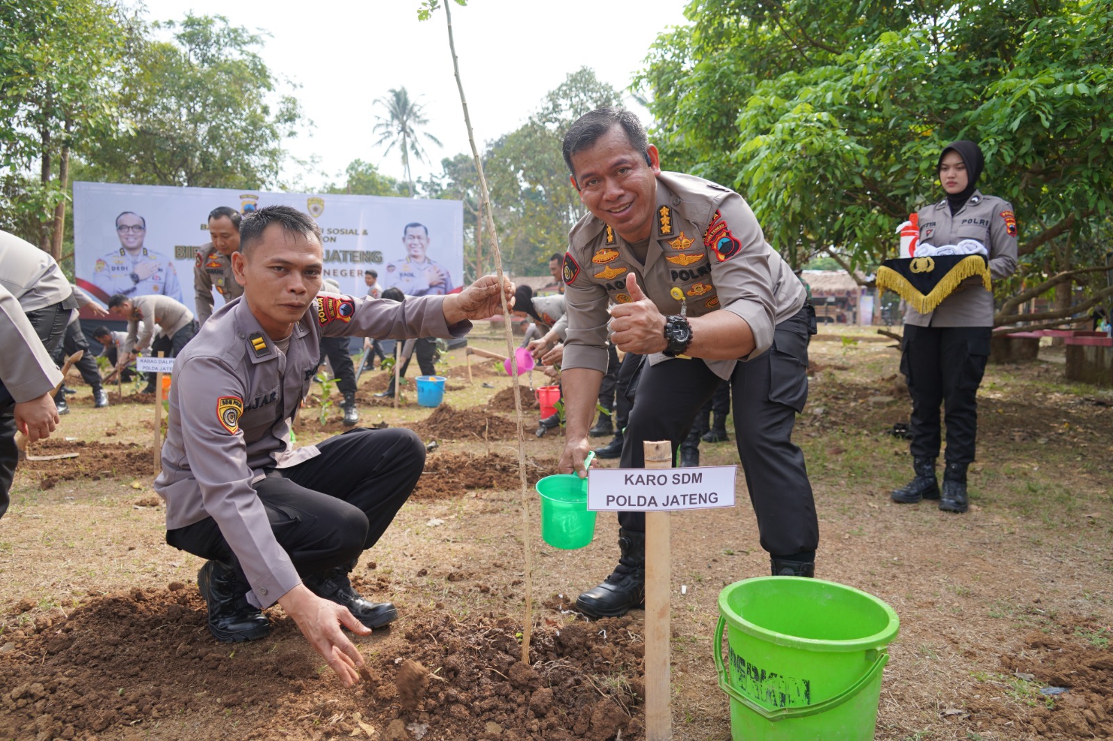Polda Jateng tanam seribu pohon hingga sosialisasi cegah stunting di Gunungpati Polda Jateng tanam seribu pohon hingga sosialisasi cegah stunting di Gunungpati