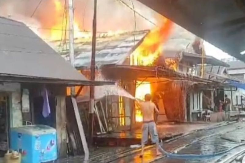 Kebakaran di Kabupaten Kapuas hanguskan 11 unit rumah warga