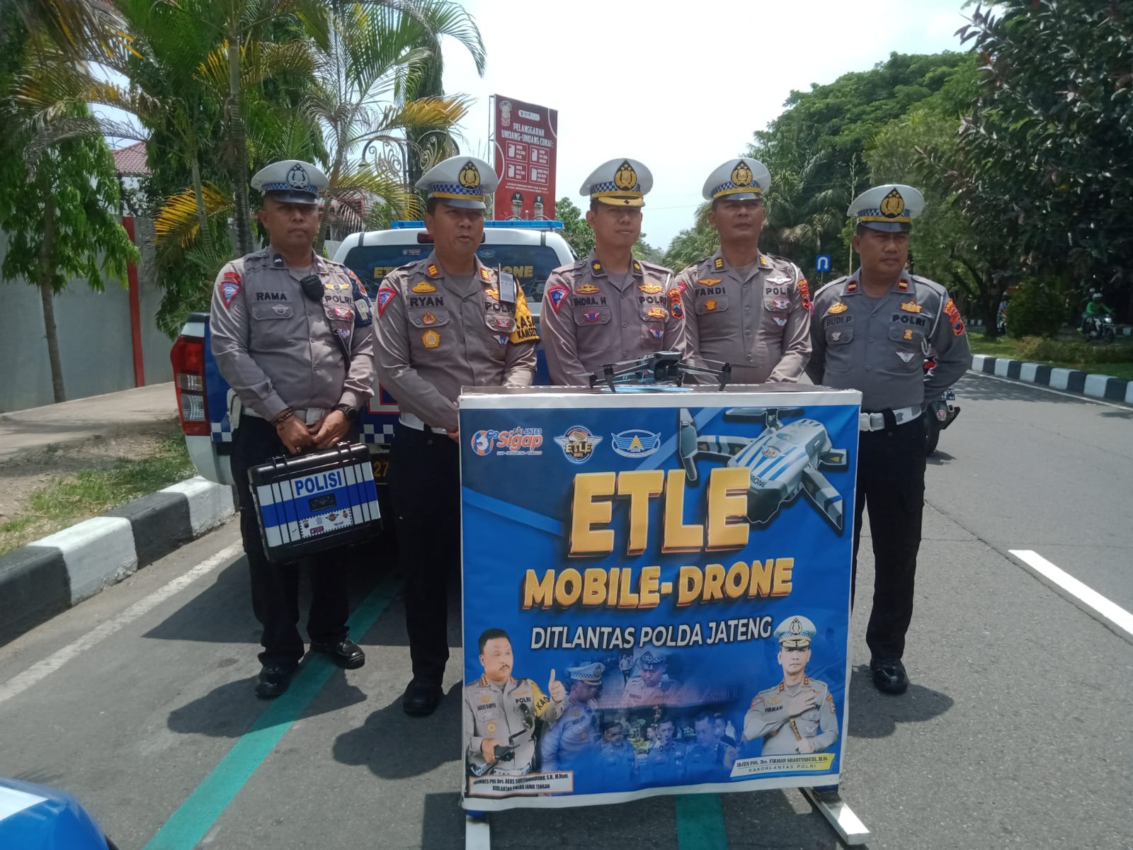 Polda Jateng dan Polres Boyolali uji coba penindakan pelanggaran lalin dengan drone Polda Jateng dan Polres Boyolali uji coba penindakan pelanggaran lalin dengan drone