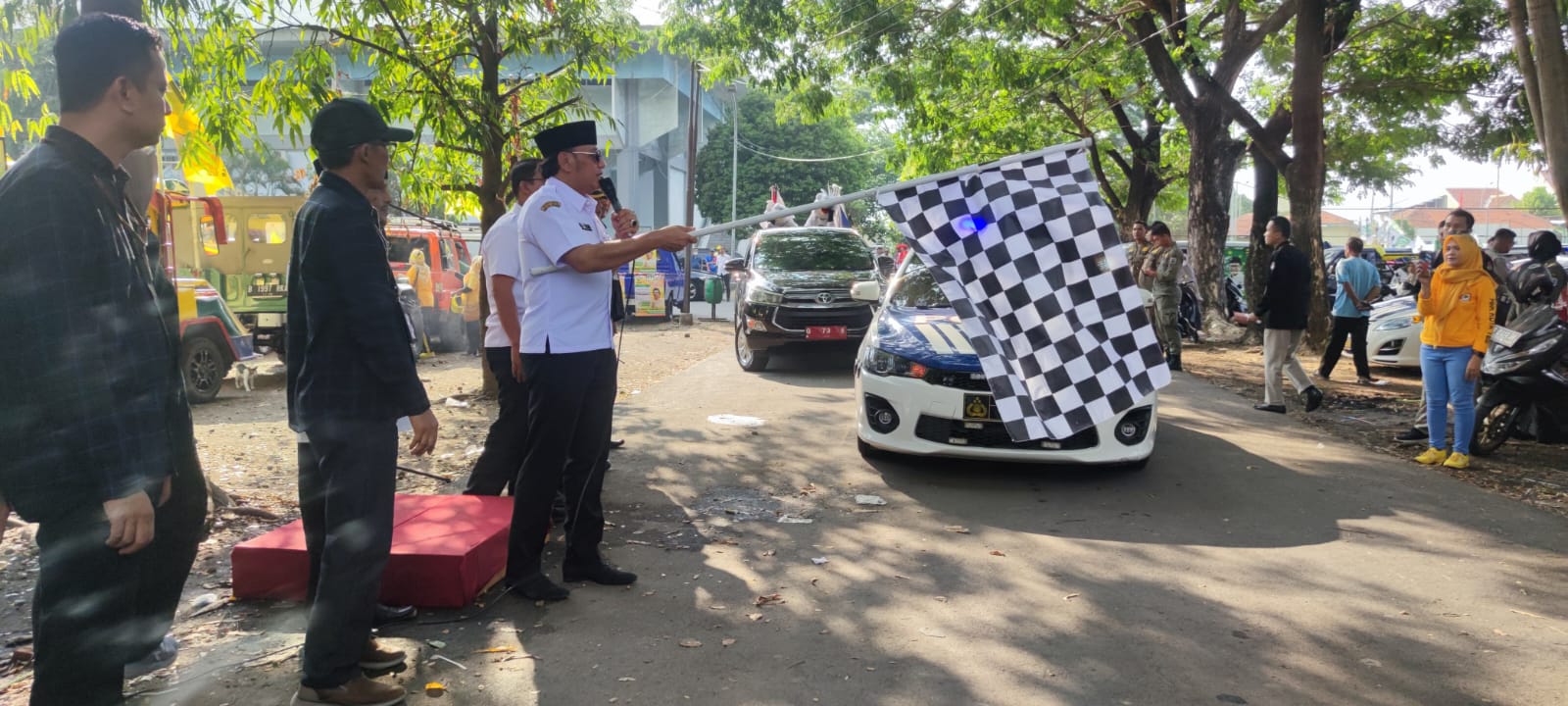 KPU Kota Tegal gelar pawai kendaraan partai politik peserta Pemilu 2024 KPU Kota Tegal gelar pawai kendaraan partai politik peserta Pemilu 2024