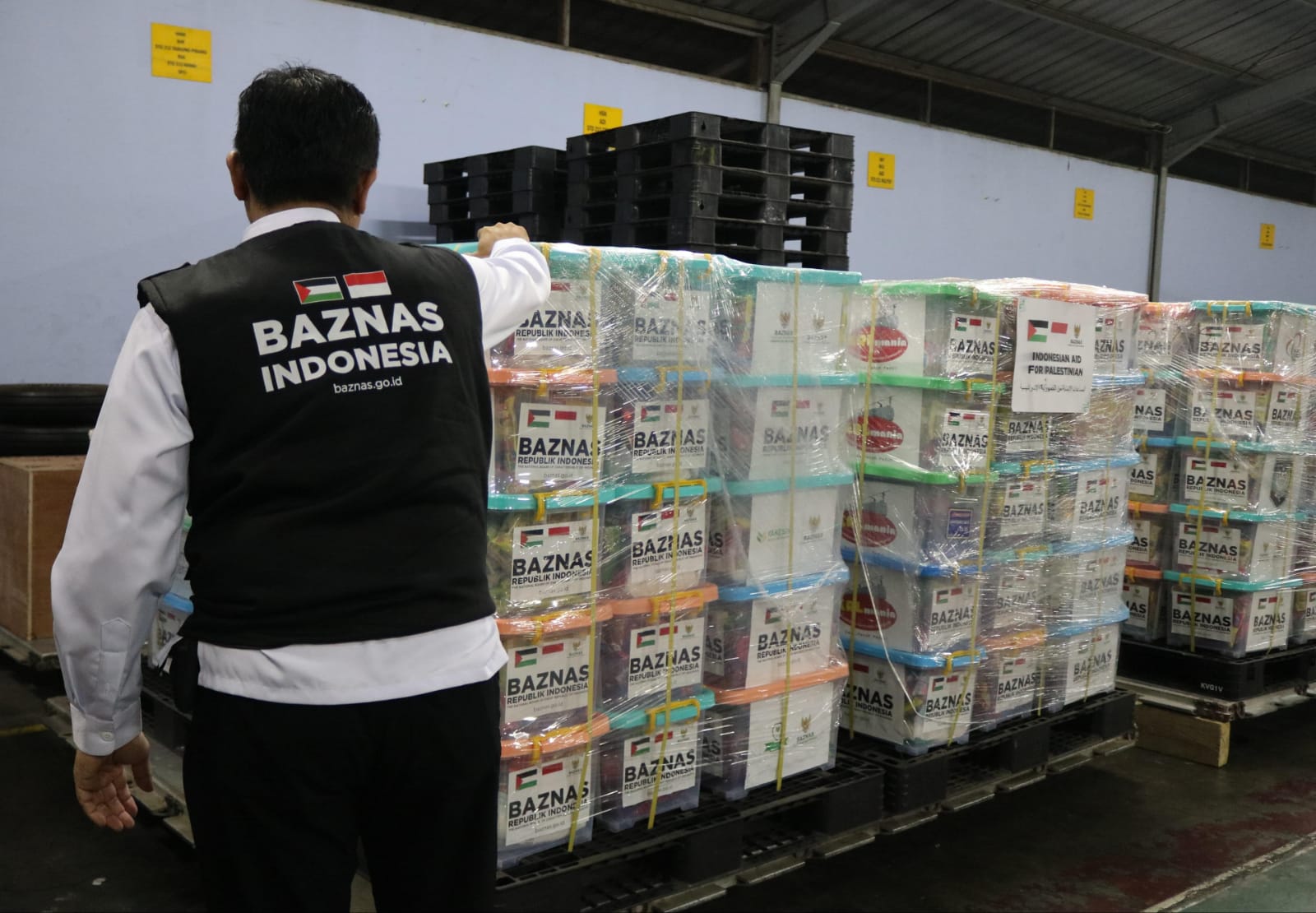 Bantuan kemanusiaan BAZNAS untuk Palestina masuk Lanud Halim Bantuan kemanusiaan BAZNAS untuk Palestina masuk Lanud Halim
