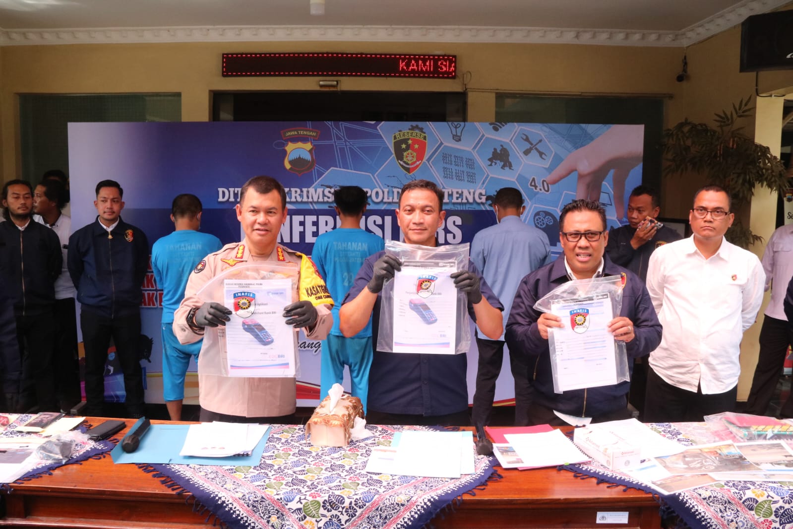 Polda Jateng amankan pelaku penimbunan solar subsidi di Brebes Polda Jateng amankan pelaku penimbunan solar subsidi di Brebes