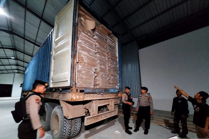 KPU Balikpapan terima distribusi logistik pemilu 2024 tahap pertama KPU Balikpapan terima distribusi logistik pemilu 2024 tahap pertama