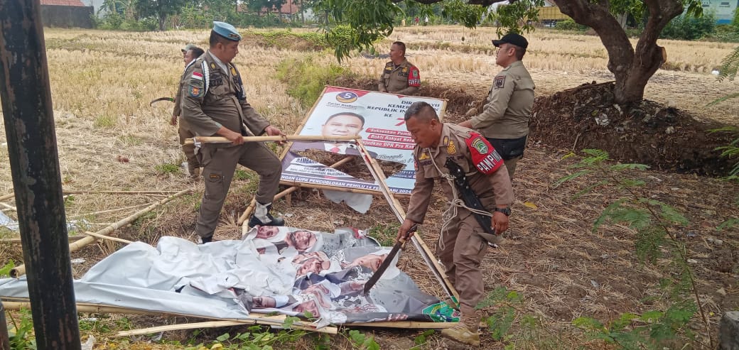 Penertiban APS Pemilu 2024 di Majalengka serentak hingga tingkat kecamatan Penertiban APS Pemilu 2024 di Majalengka serentak hingga tingkat kecamatan