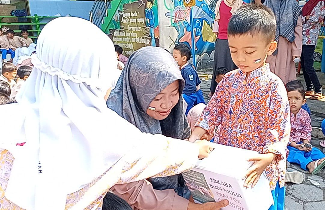 Siswa PAUD ABA Budi Mulia kumpulkan donasi untuk Palestina

 Siswa PAUD ABA Budi Mulia kumpulkan donasi untuk Palestina

