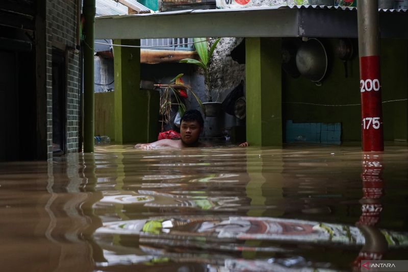Banjir Kampung Melayu, 31 orang mengungsi Banjir Kampung Melayu, 31 orang mengungsi