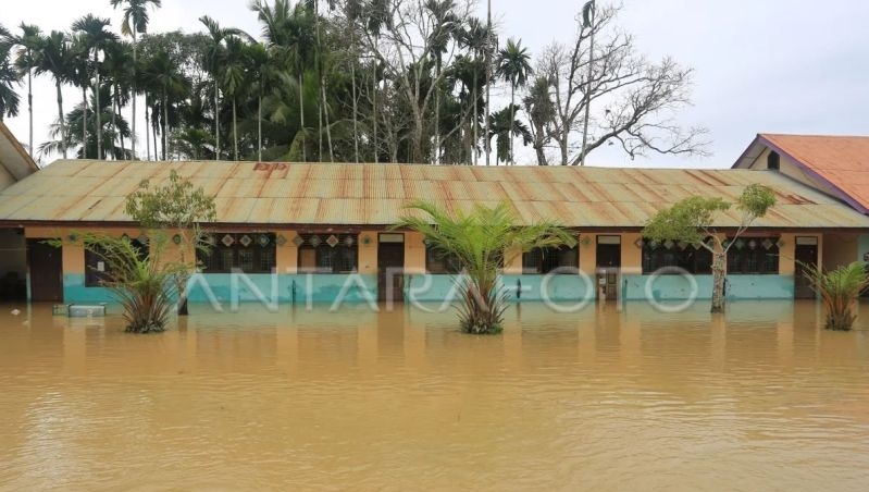 36 sekolah di Aceh Barat lumpuh akibat terendam banjir 36 sekolah di Aceh Barat lumpuh akibat terendam banjir