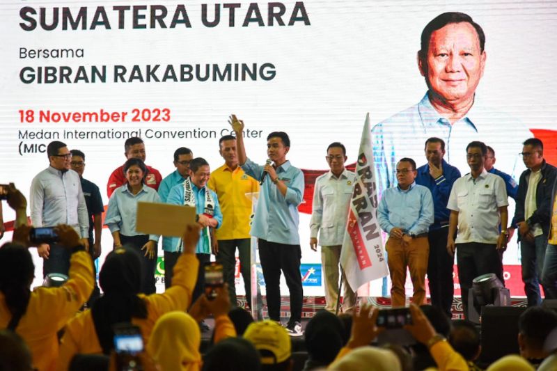 Gibran blusukan ke Sumatera targetkan menang Pilpres 2024 satu putaran Gibran blusukan ke Sumatera targetkan menang Pilpres 2024 satu putaran