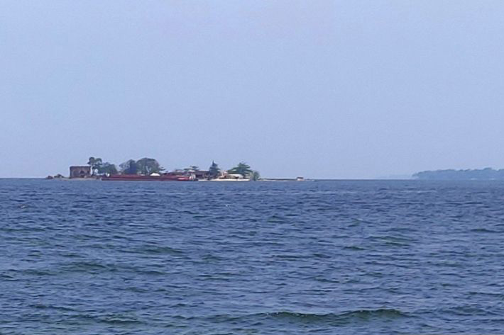 DKI jajaki upaya perbaikan pulau bersejarah di Kepulauan Seribu DKI jajaki upaya perbaikan pulau bersejarah di Kepulauan Seribu