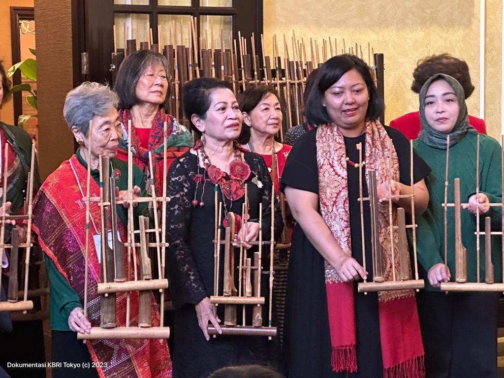 ALFS Angklung Ensemble Concert tampilkan lagu Natal dan kopi dangdut di Wisma Duta Tokyo