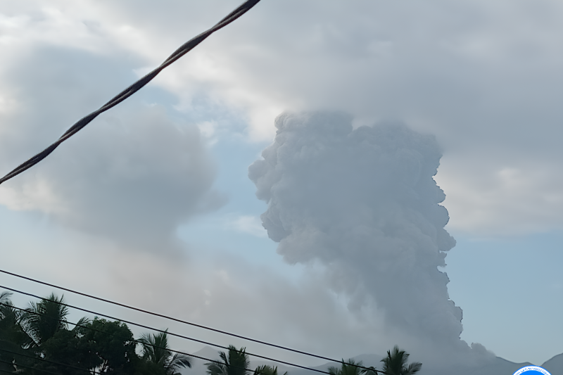 Pusat vulkanologi catat Gunung Dukono letuskan abu setinggi 2.600 meter Pusat vulkanologi catat Gunung Dukono letuskan abu setinggi 2.600 meter