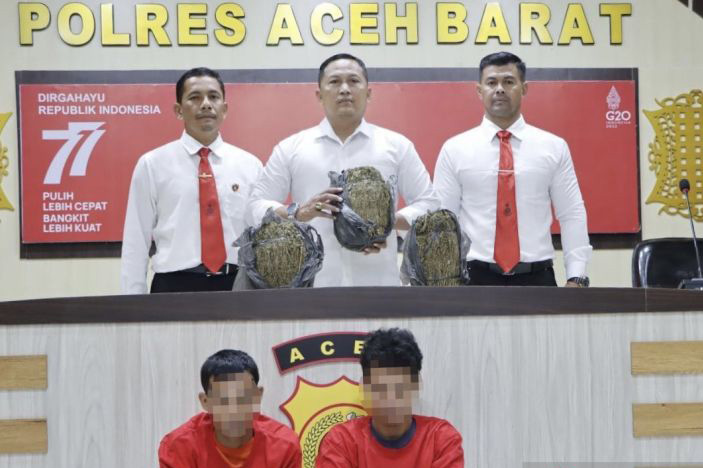 Polisi tangkap dua pengedar tiga kilogram ganja di Aceh Barat Polisi tangkap dua pengedar tiga kilogram ganja di Aceh Barat