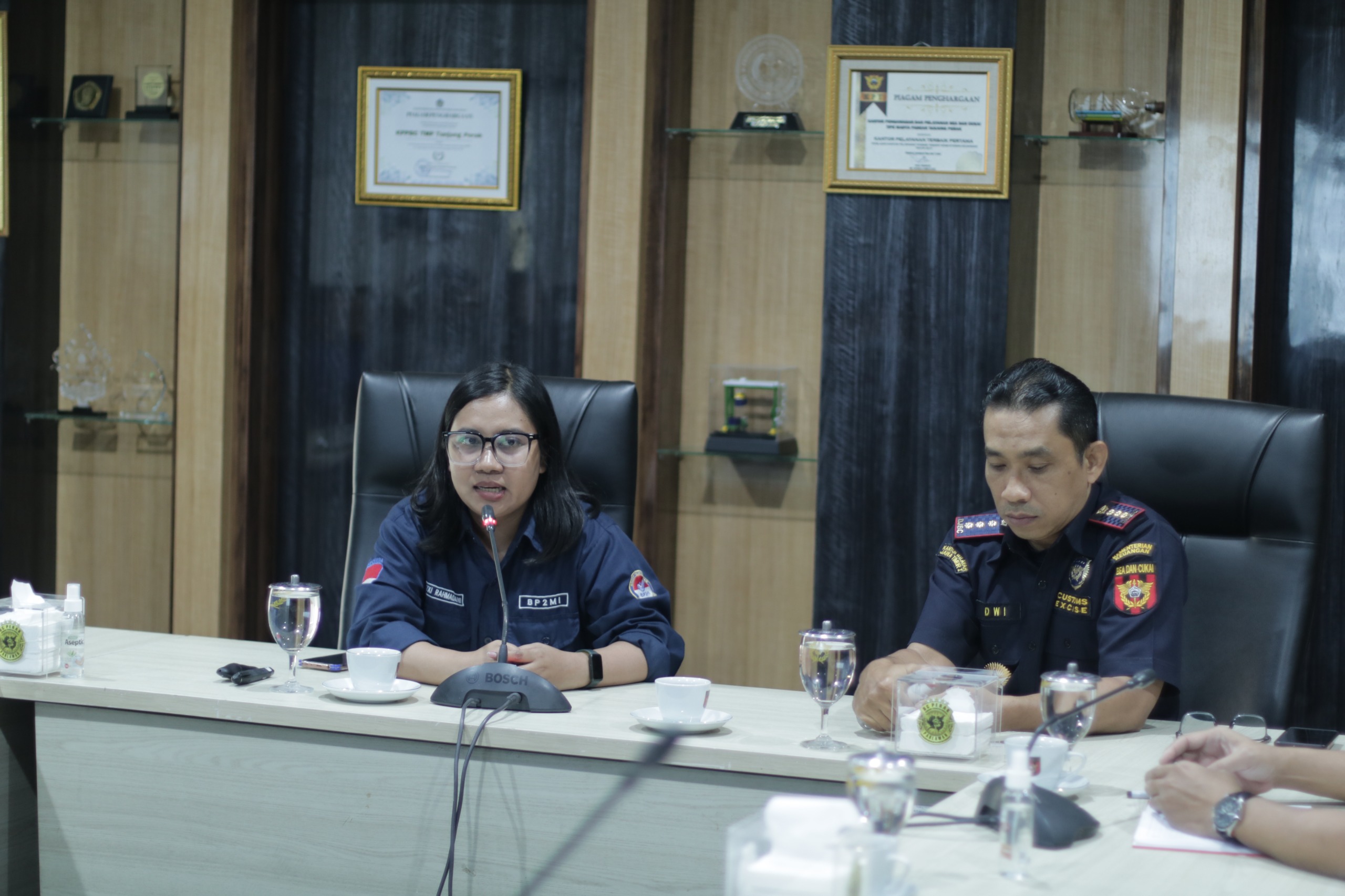 Ini penjelasan Bea Cukai soal penumpukan barang PMI di Tanjung Perak Ini penjelasan Bea Cukai soal penumpukan barang PMI di Tanjung Perak
