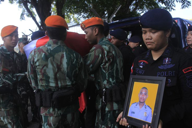 Jenazah anggota Brimob yang ditembak KKB di Papua tiba di Kupang Jenazah anggota Brimob yang ditembak KKB di Papua tiba di Kupang