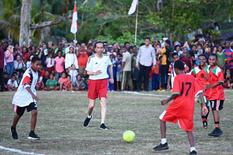 Keseruan Presiden bermain bola di bagikan ke medsos Instagram Keseruan Presiden bermain bola di bagikan ke medsos Instagram