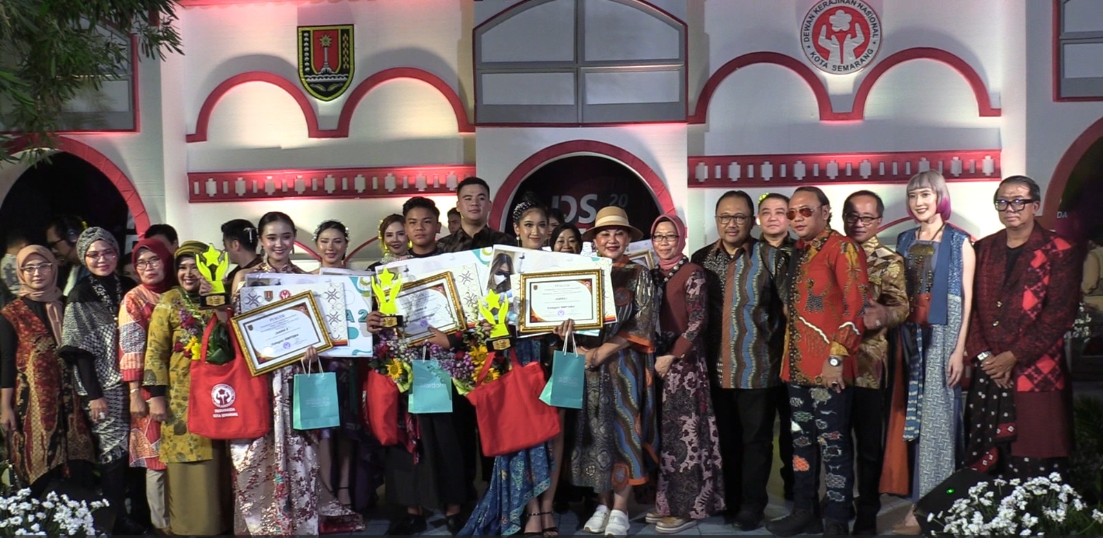Semarang dan Tegal promosikan batik khas daerah lewat fashion show Semarang dan Tegal promosikan batik khas daerah lewat fashion show