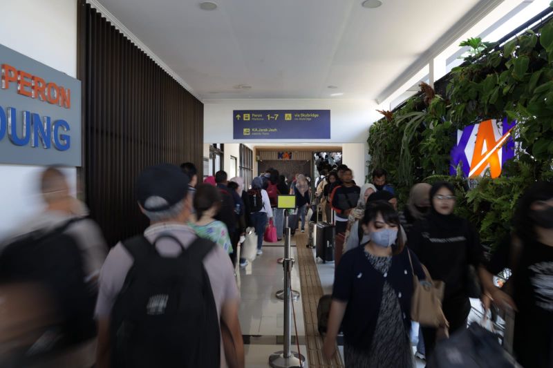 PT KAI Daop 2 catat 10 ribu tiket KA angkutan Natal-Tahun Baru telah terjual
