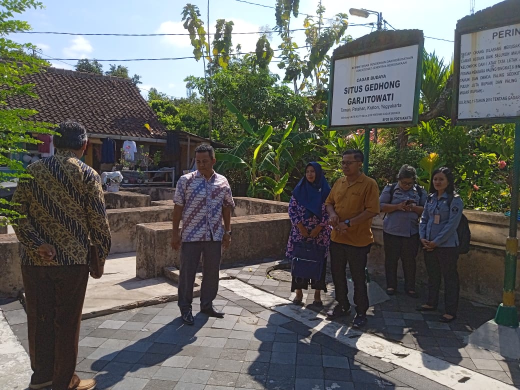 Pansus Hari Jadi DIY berburu referensi ke Kraton Yogyakarta dan Gedhong Garjitowati Pansus Hari Jadi DIY berburu referensi ke Kraton Yogyakarta dan Gedhong Garjitowati