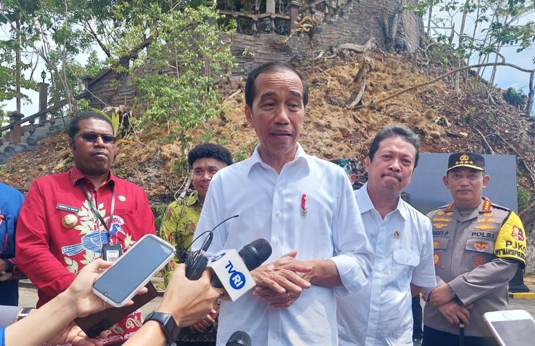 Tanggapan Jokowi terhadap Firli Bahuri sebagai tersangka kasus dugaan pemerasan Tanggapan Jokowi terhadap Firli Bahuri sebagai tersangka kasus dugaan pemerasan