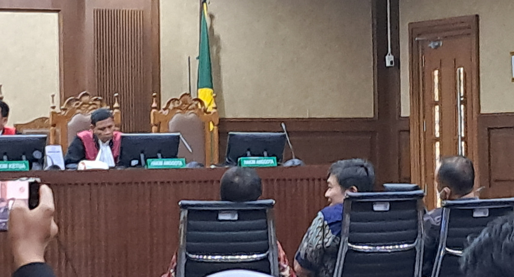 Tuntutan jaksa 15 tahun, Galumbang Menak tidak ikut nikmati korupsi BTS Kominfo Tuntutan jaksa 15 tahun, Galumbang Menak tidak ikut nikmati korupsi BTS Kominfo