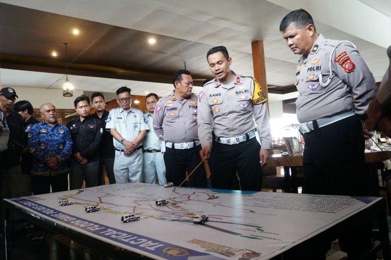 Polisi cek kesiapan jalur menjelang Natal dan Tahun Baru di Garut Polisi cek kesiapan jalur menjelang Natal dan Tahun Baru di Garut