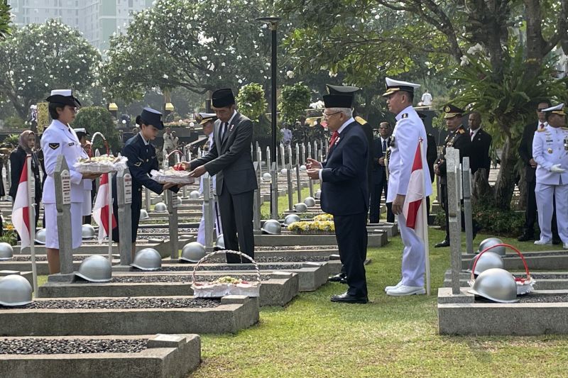 Presiden Jokowi pimpin upacara peringatan Hari Pahlawan di Kalibata Presiden Jokowi pimpin upacara peringatan Hari Pahlawan di Kalibata