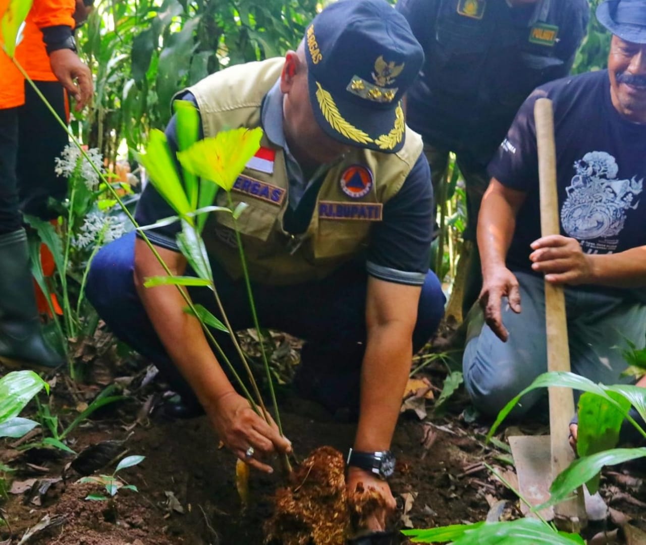 110 tanaman aren hijaukan lereng Muria Kudus