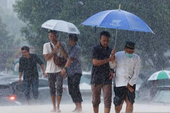Waspada potensi hujan lebat di sejumlah provinsi pada Minggu Waspada potensi hujan lebat di sejumlah provinsi pada Minggu