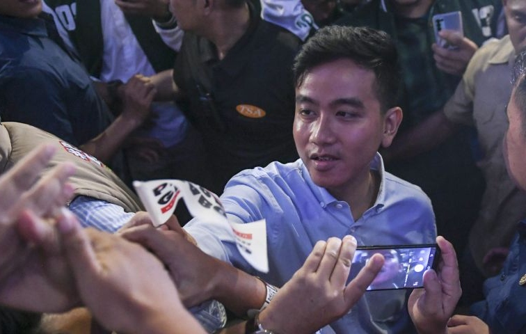 Gibran sebut fotonya dengan anggota TNI tak berhubungan Pilpres 2024
