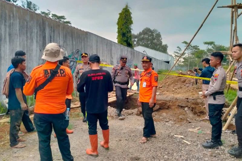 Tiga korban longsor di Wonosobo ditemukan meninggal Tiga korban longsor di Wonosobo ditemukan meninggal