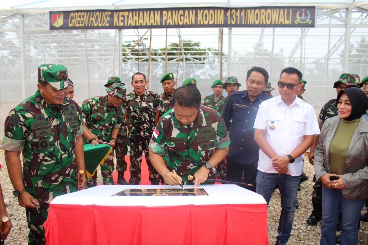 Kodim 1311/Morowali bangun Green House, jaga ketahanan pangan di Morowali Utara Kodim 1311/Morowali bangun Green House, jaga ketahanan pangan di Morowali Utara