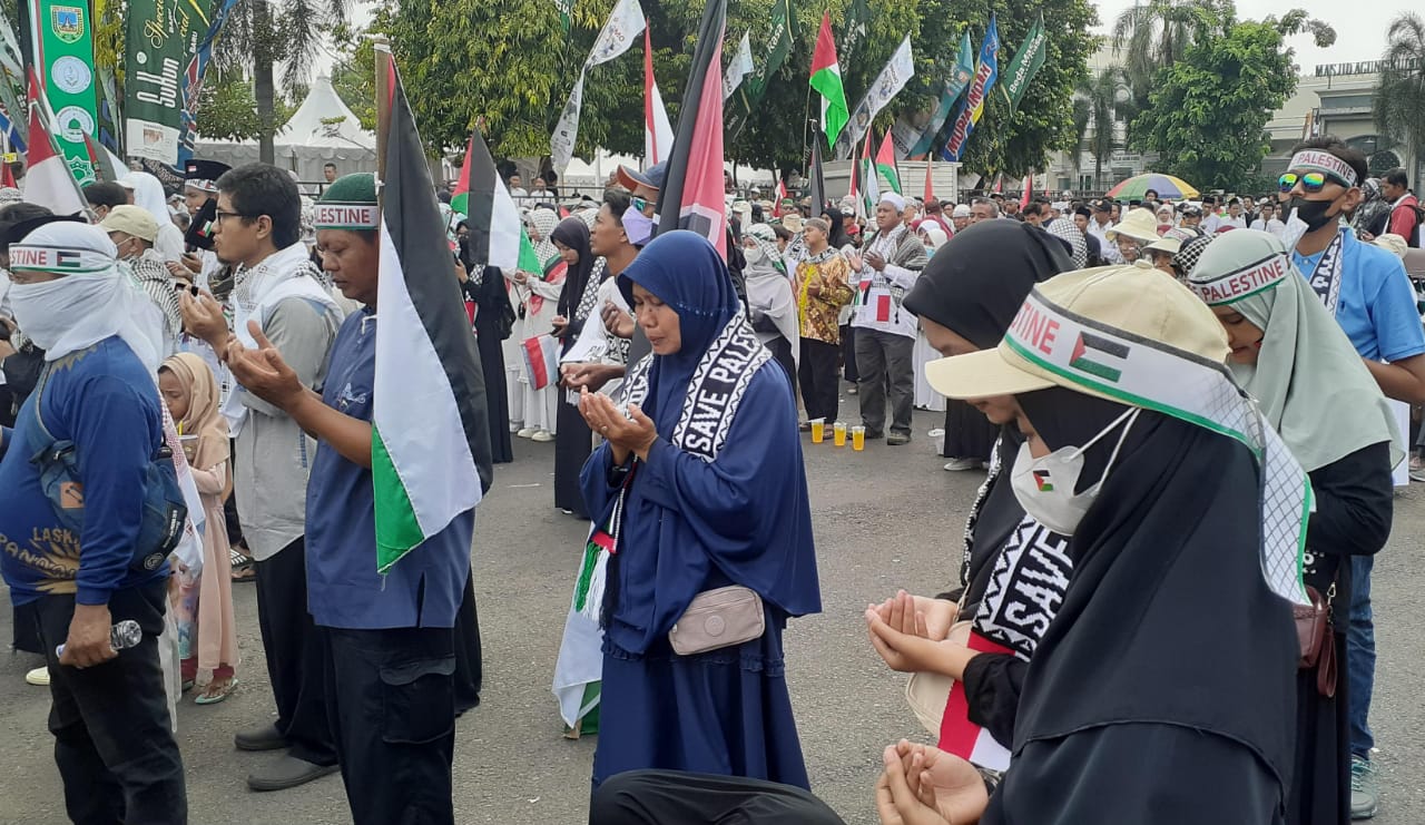 Ribuan warga Kudus gelar aksi solidaritas Palestina dan galang dana Ribuan warga Kudus gelar aksi solidaritas Palestina dan galang dana