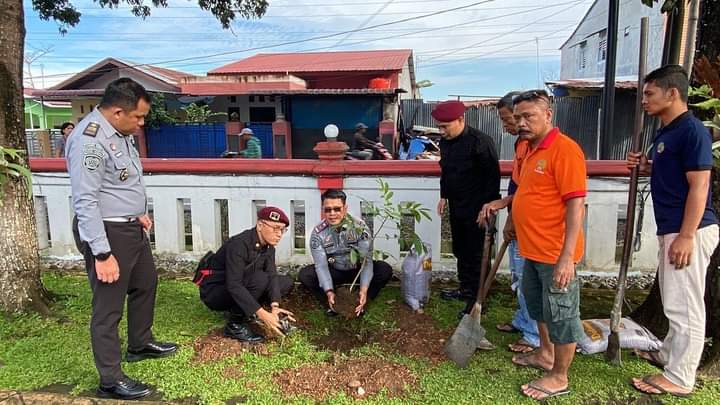 Rutan Kelas I Medan lakukan penanaman pohon peringati Hari Menanam Pohon Indonesia Rutan Kelas I Medan lakukan penanaman pohon peringati Hari Menanam Pohon Indonesia