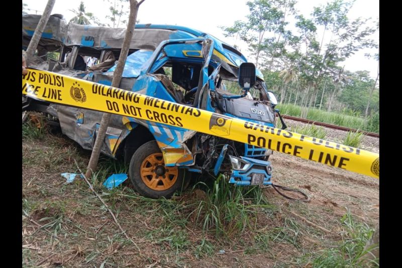 11 korban meninggal kecelakaan KA vs Elf di Lumajang teridentifikasi 11 korban meninggal kecelakaan KA vs Elf di Lumajang teridentifikasi
