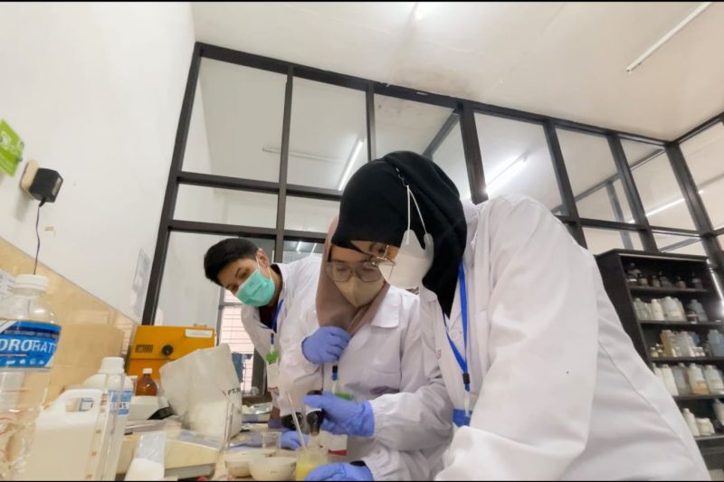 Mahasiswa Fikes UMM kembangkan alat kontrasepsi dari buah leunca Mahasiswa Fikes UMM kembangkan alat kontrasepsi dari buah leunca