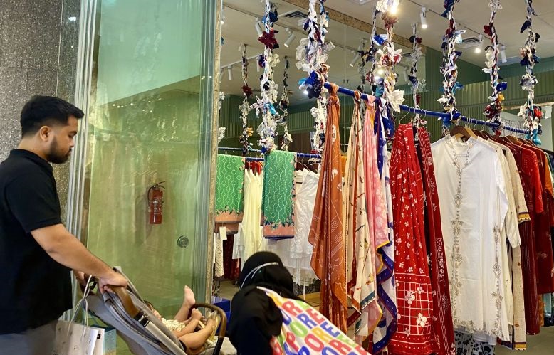 Memberdayakan sampah tekstil menjadi produk butik ternama Memberdayakan sampah tekstil menjadi produk butik ternama