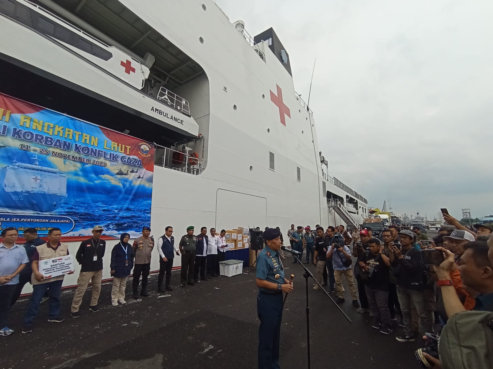 TNI AL kirim bantuan kemanusiaan untuk warga Palestina di Jalur Gaza TNI AL kirim bantuan kemanusiaan untuk warga Palestina di Jalur Gaza